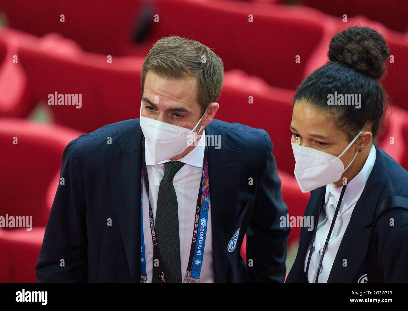 Philipp LAHM ex Profi und DFB Kapitaen, Geschäftsführer Euro GmbH, Celia SASIC, DFB Integrationsbotschafterin, im Gruppe-F-Spiel FRANKREICH - DEUTSCHLAND 1-0 bei der Fußball-UEFA-Europameisterschaft 2020 in der Saison 2020/2021 am 15. Juni 2021 in München, Deutschland. © Peter Schatz / Alamy Live News Stockfoto