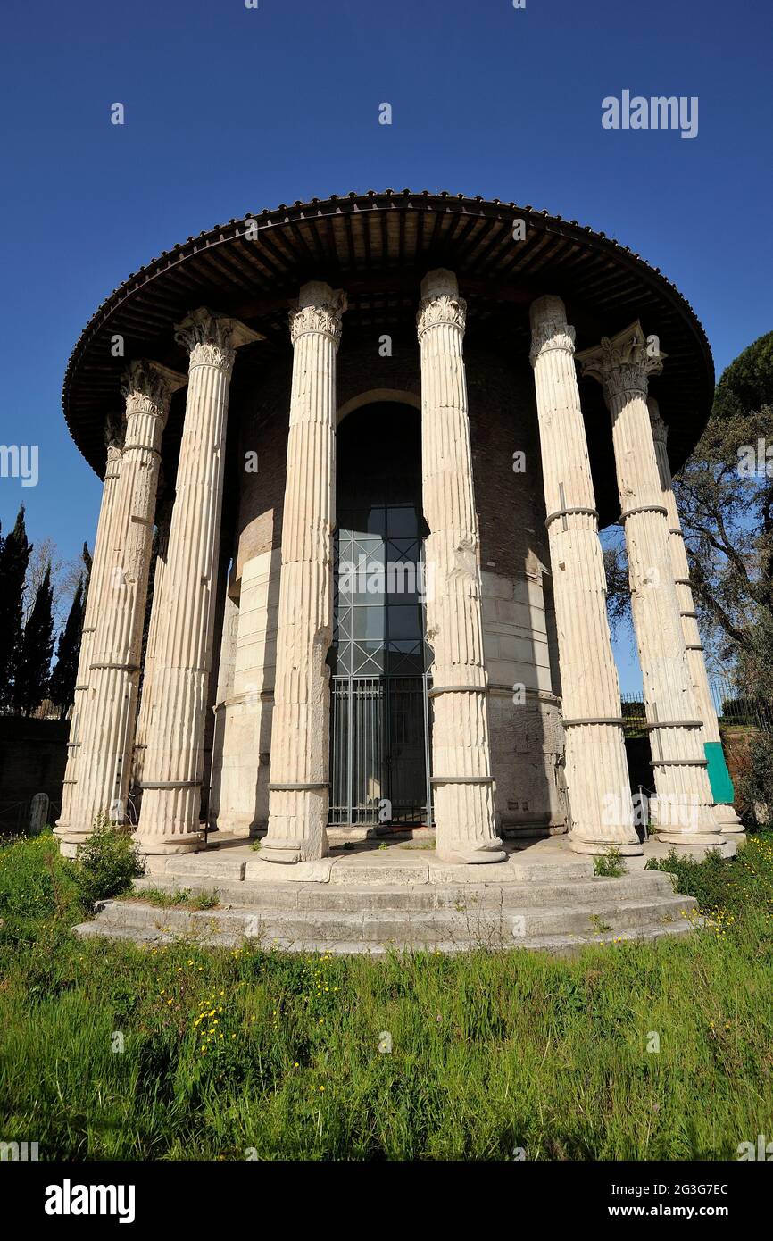 Italien, Rom, Forum Boarium, Tempel des Herkules Victor, auch Tempel der Vesta genannt (2. Jahrhundert v. Chr.) Stockfoto