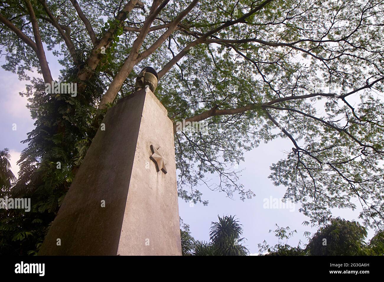 Der Grabstein von A. Prins, im Botanischen Garten Bogor, Indonesien Stockfoto