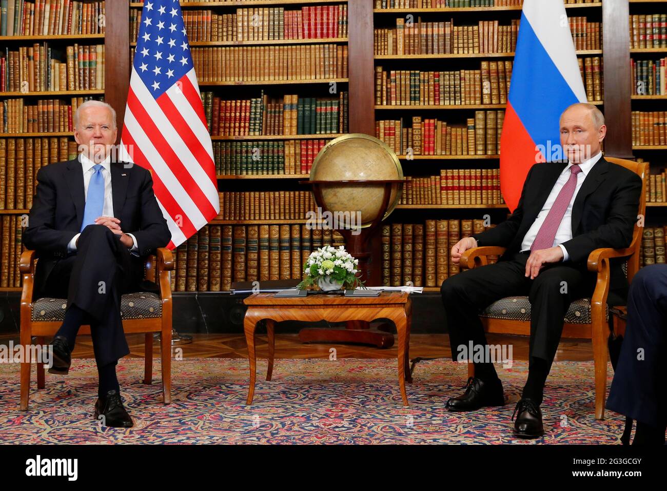 US-Präsident Joe Biden und Russlands Präsident Wladimir Putin treffen sich am 16. Juni 2021 in der Villa La Grange in Genf, Schweiz, zum USA-Russland-Gipfel. REUTERS/Denis Balibouse/Pool Stockfoto