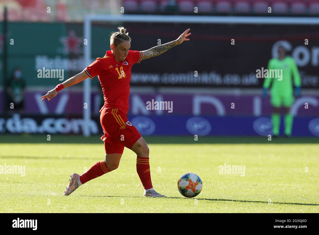Llanelli, Großbritannien. Juni 2021. Jess Fishlock von Wales Frauen in Aktion. Women's international Football Friendly, Wales V Scotland at the Parc y Scarlets Stadium in Llanelli, South Wales on Tuesday 15th June 2021. PIC by Andrew Orchard/Andrew Orchard Sports Photography/Alamy Live News Credit: Andrew Orchard Sports Photography/Alamy Live News Stockfoto