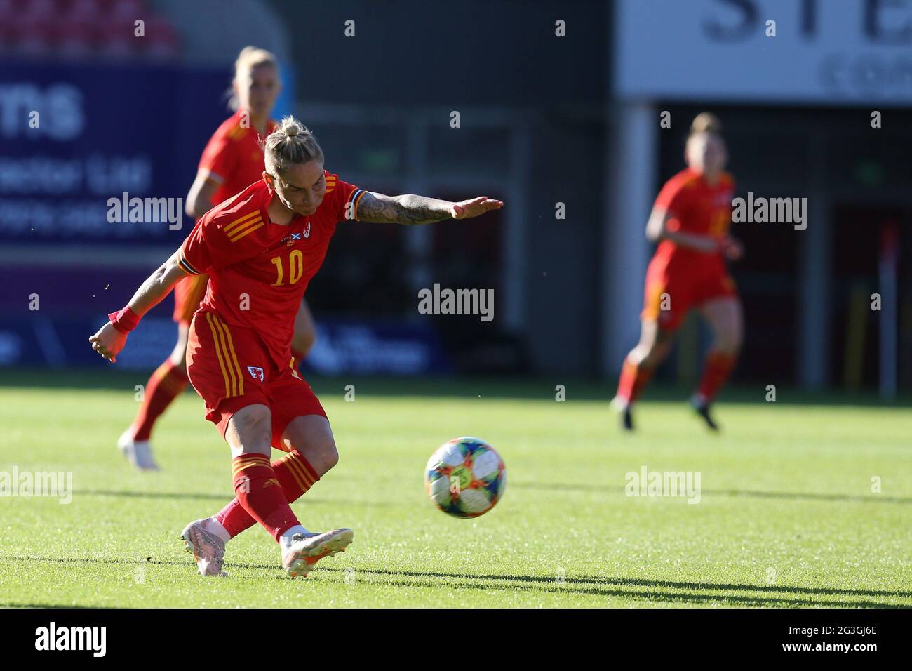 Llanelli, Großbritannien. Juni 2021. Jess Fishlock von Wales Frauen in Aktion. Women's international Football Friendly, Wales V Scotland at the Parc y Scarlets Stadium in Llanelli, South Wales on Tuesday 15th June 2021. PIC by Andrew Orchard/Andrew Orchard Sports Photography/Alamy Live News Credit: Andrew Orchard Sports Photography/Alamy Live News Stockfoto