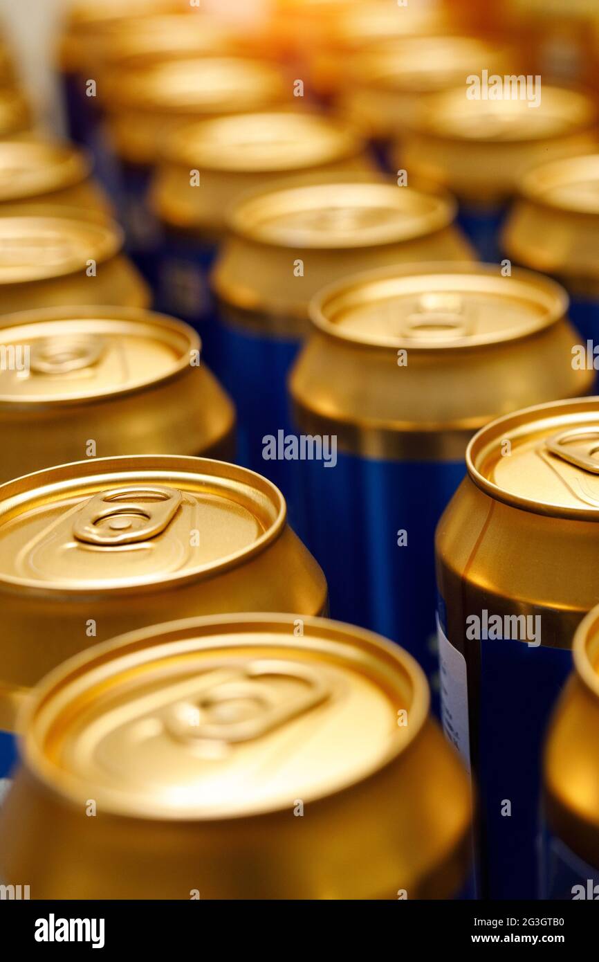 Viele Eiserne Getränkedosen Deckel Stockfotografie - Alamy