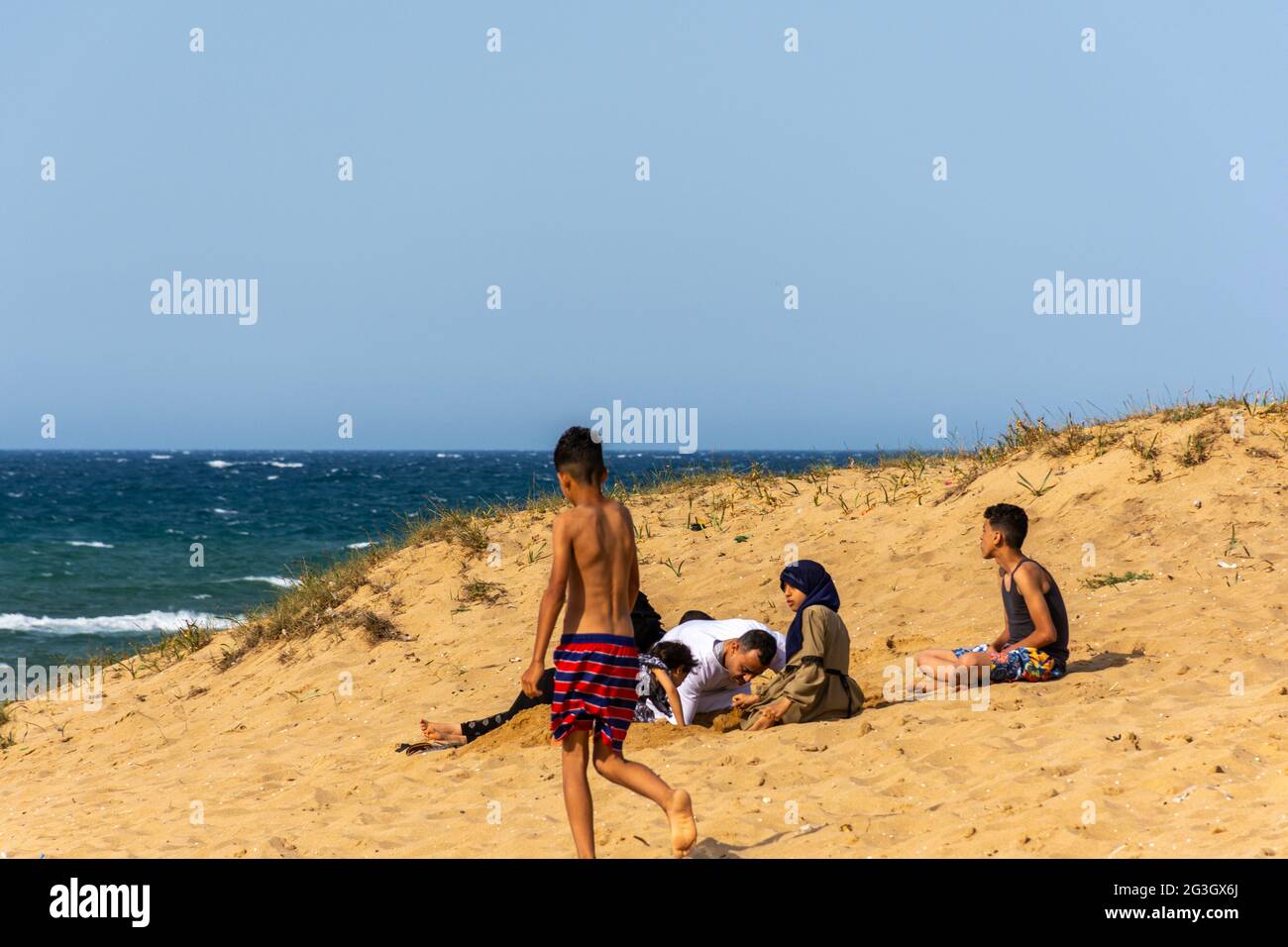 Familie am Strand, Sommerurlaub. Stockfoto