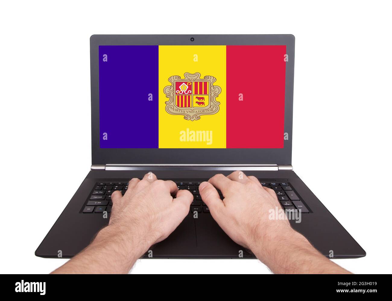 Hände arbeiten auf Laptop, Andorra Stockfoto