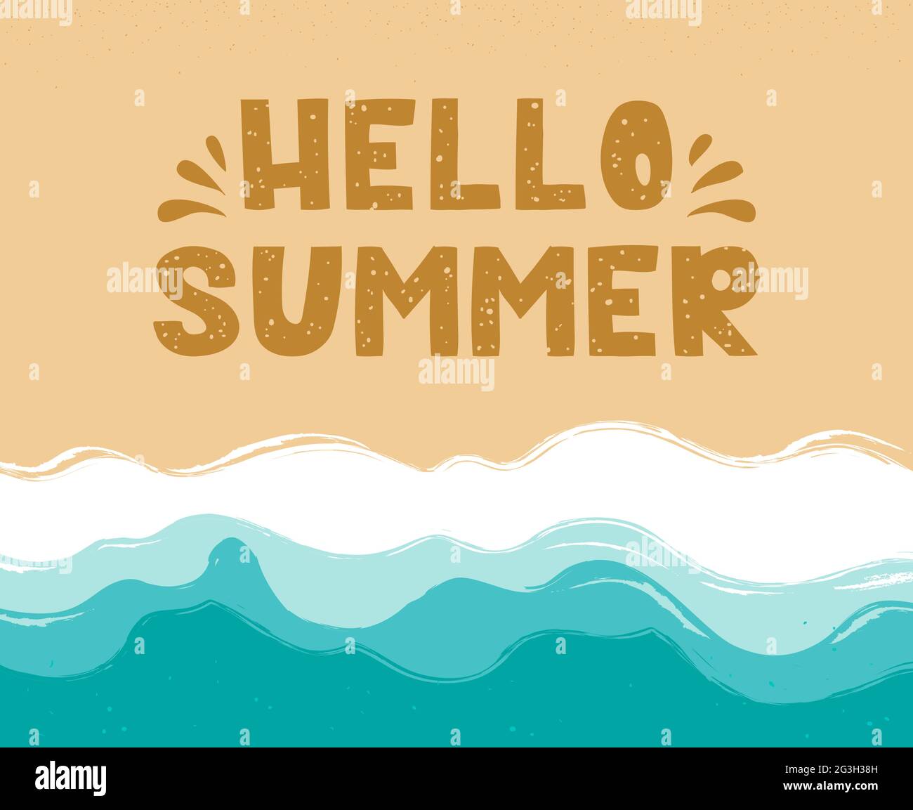 Hello Summer - Schriftzug im Sand. Strand, Sand, Meeresküste mit blauen azurblauen Wellen. Blick auf die Küste von oben, Luftaufnahme. Meer, Meereshintergrund. Handgezeichnete Vektorgrafik. Stock Vektor