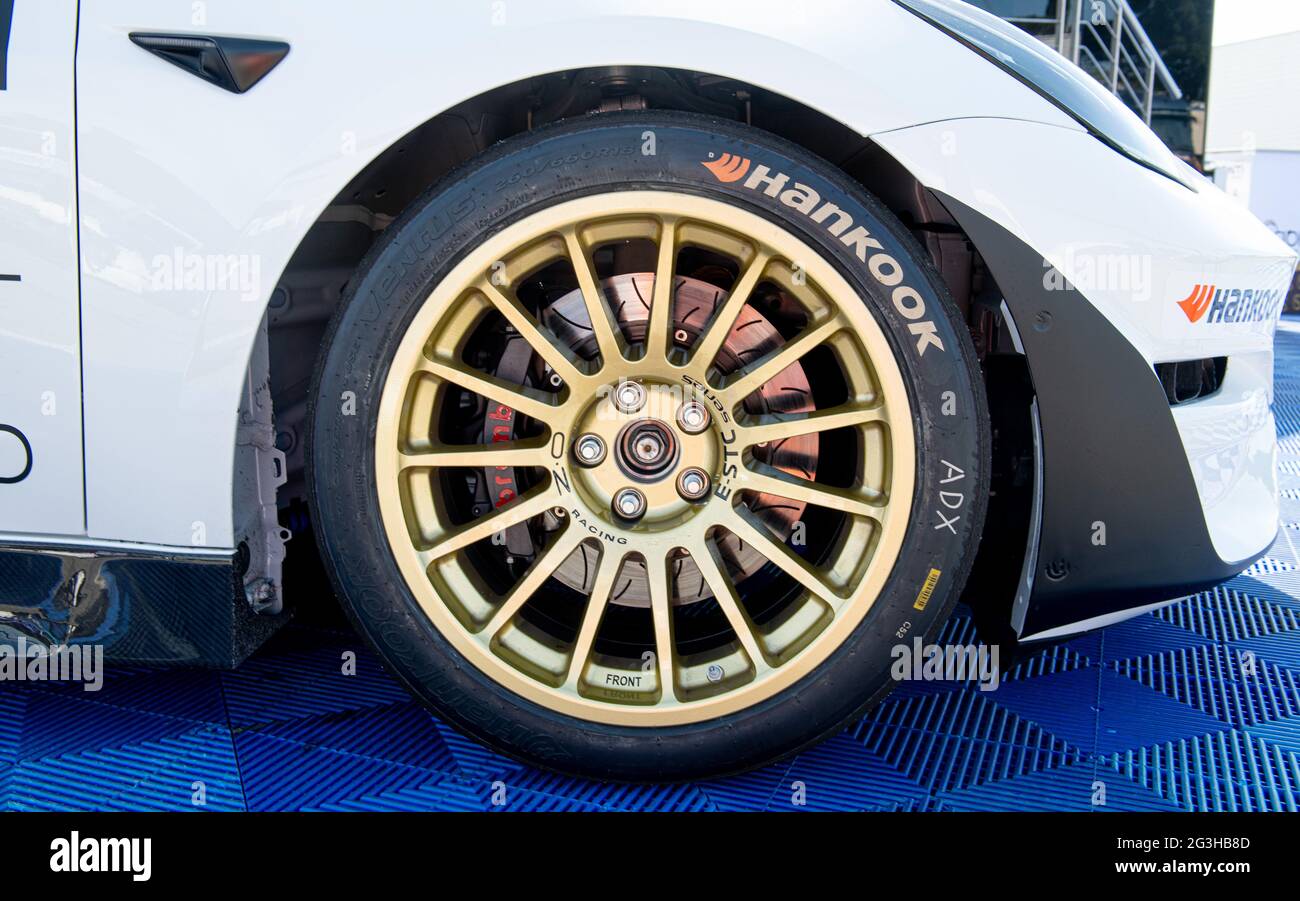 VallelungaJuni 13 2021, FX-Rennen. Nahaufnahme des Rennreifens von Hankook mit Logo auf dem Tesla-Elektroauto Stockfoto