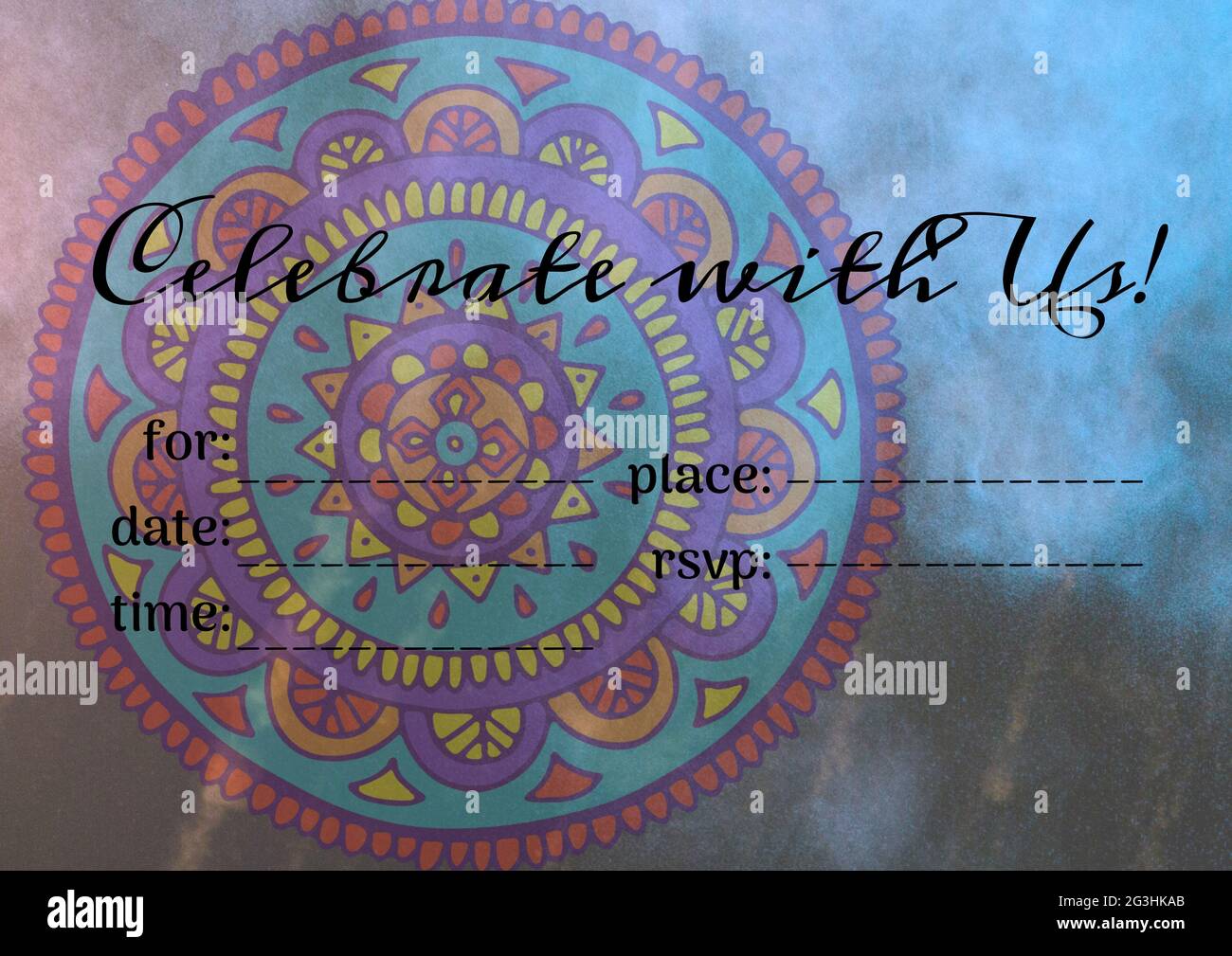 Feiern Sie mit uns Text mit Kopierraum gegen Pudereffekt über floralem Design auf grauem Hintergrund Stockfoto