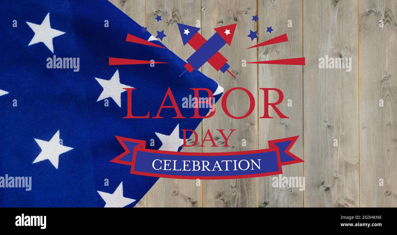 Happy Labor Day Text und Feuerwerk-Ikonen gegen amerikanische Flagge auf Holzhintergrund Stockfoto