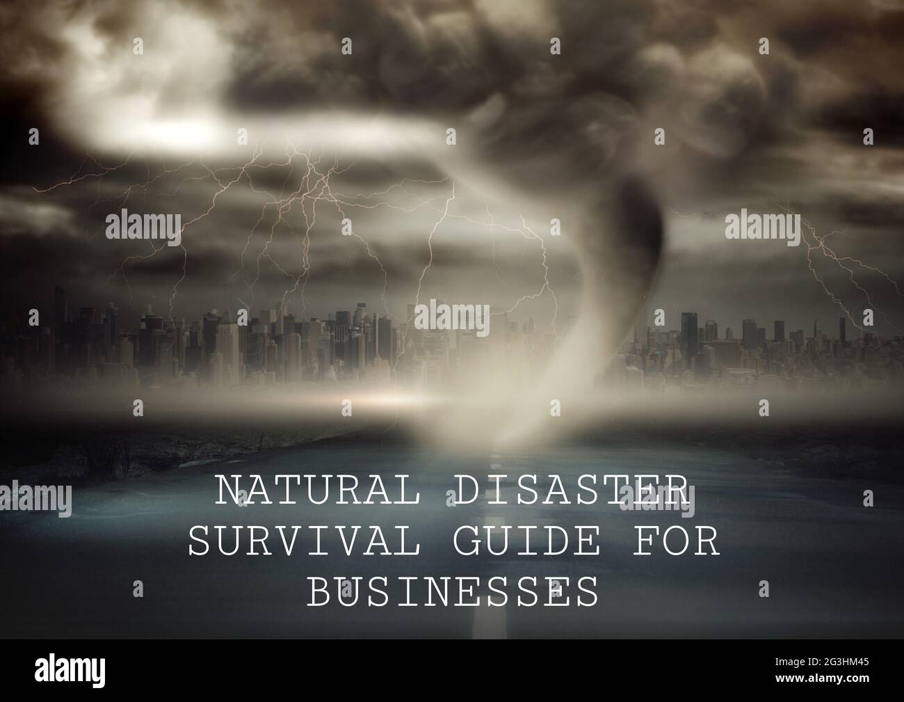 Komposition des Überlebenstextes der Naturkatastrophe in Weiß über Tornado und Stadtbild Stockfoto