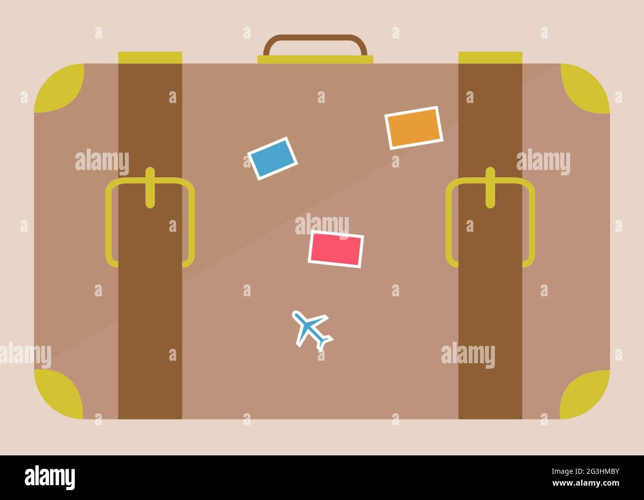Komposition von Retro-Koffer mit Aufklebern auf beigem Hintergrund Stockfoto