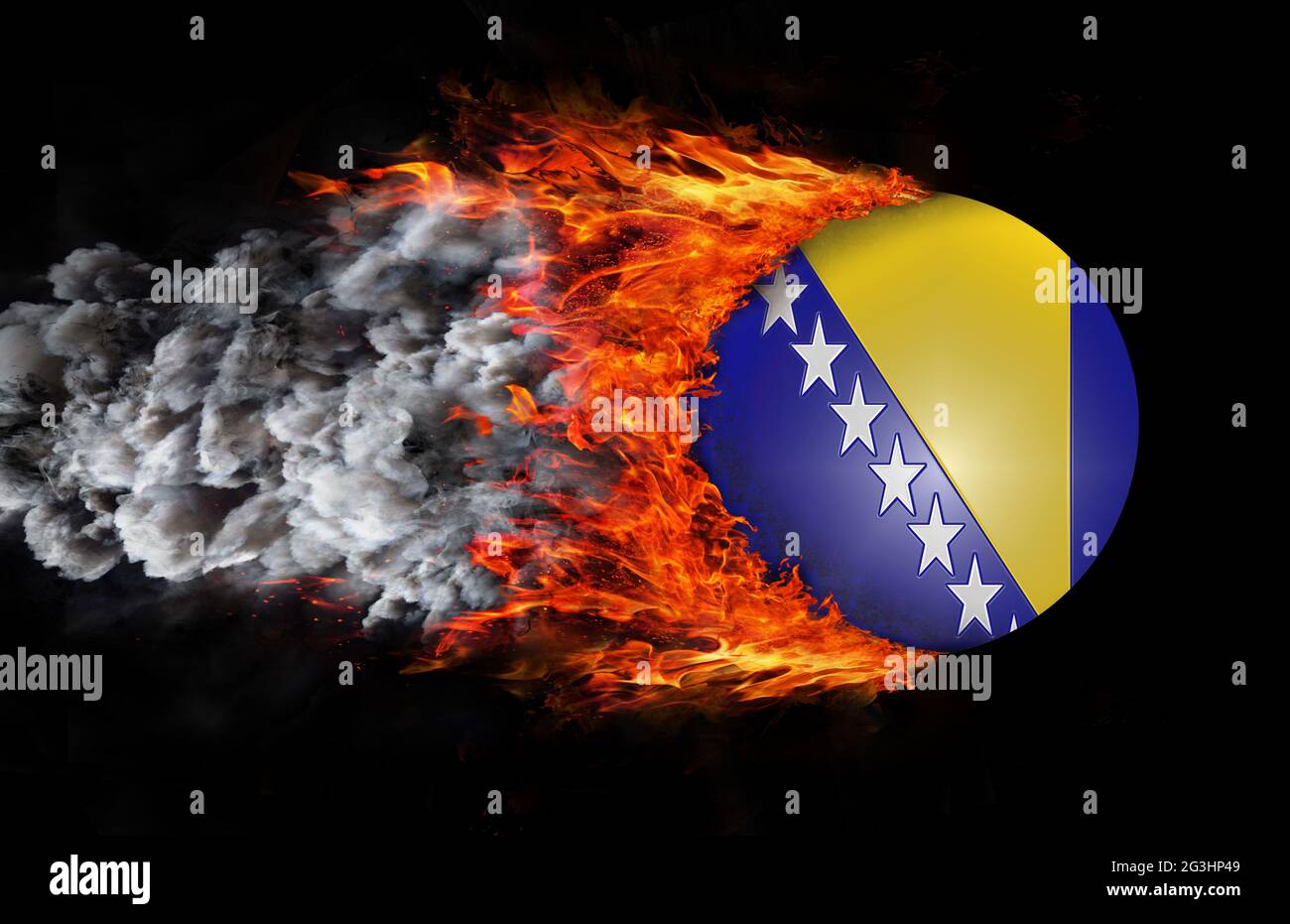 Flagge mit einer Spur von Feuer und Rauch - Bosnien Stockfoto