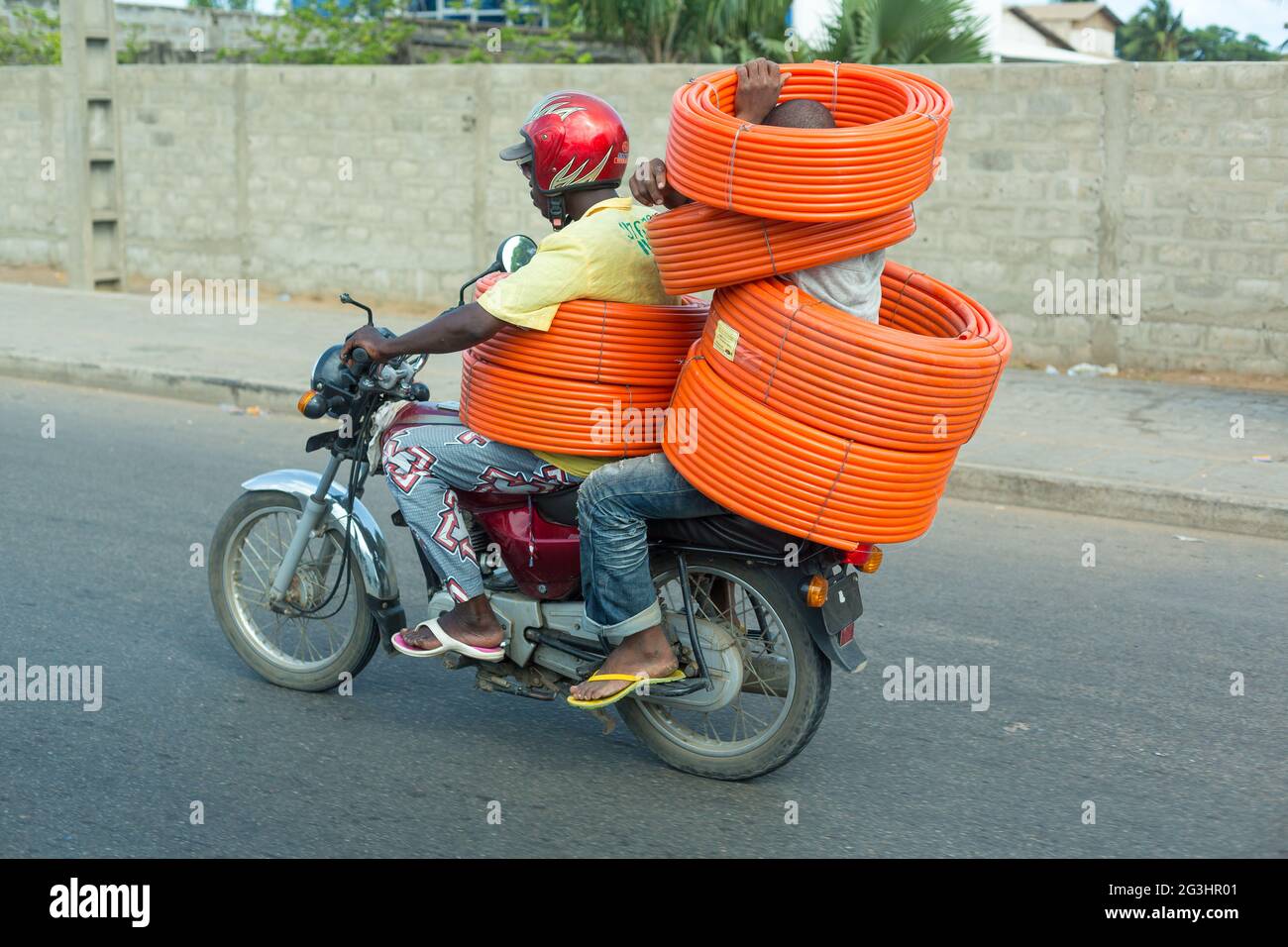 Motorradtaxi in Benin Stockfoto