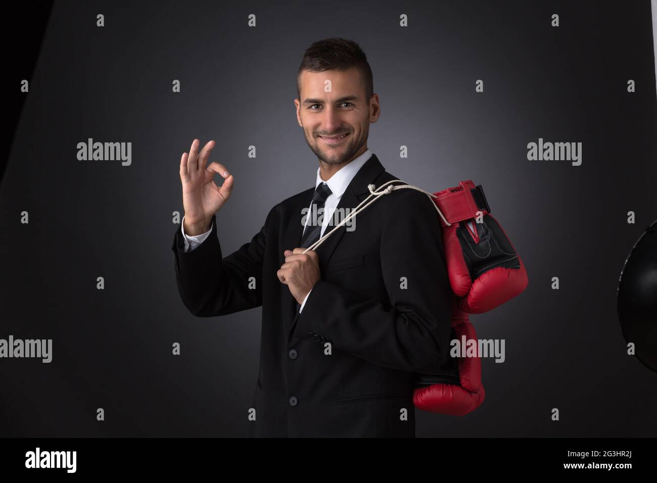 Geschäftsmann in Boxhandschuhe Stockfoto