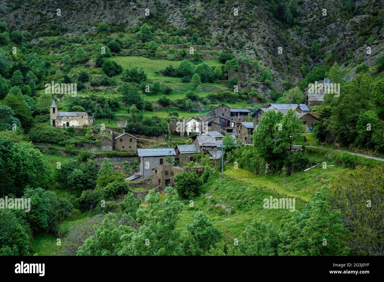 Dorf Norís im Frühling, im Tor-Tal (Pallars Sobirà, Katalonien, Spanien, Pyrenäen) ESP: Vista General del Pueblo de Norís (Cataluña, España) Stockfoto