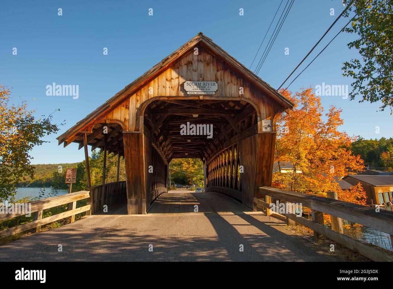 Überdachte Brücke über den Squam River, Ashland, New Hampshire, USA Stockfoto