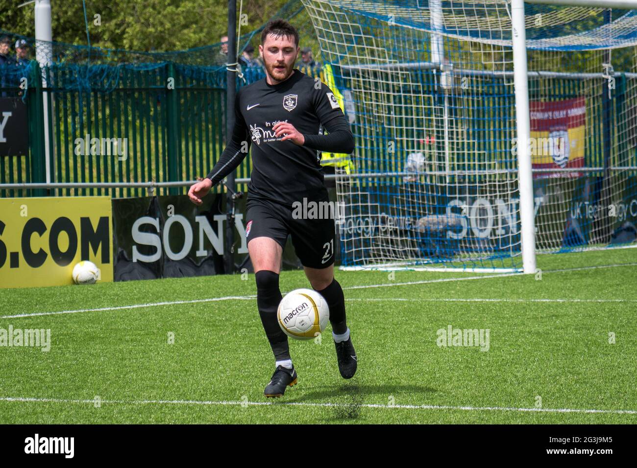 Bridgend, Wales 15. Mai 2021. JD Cymru Premier-Spiel zwischen Penybont und Connahs Quay Nomads, gespielt im SDM Glass Stadium. Stockfoto