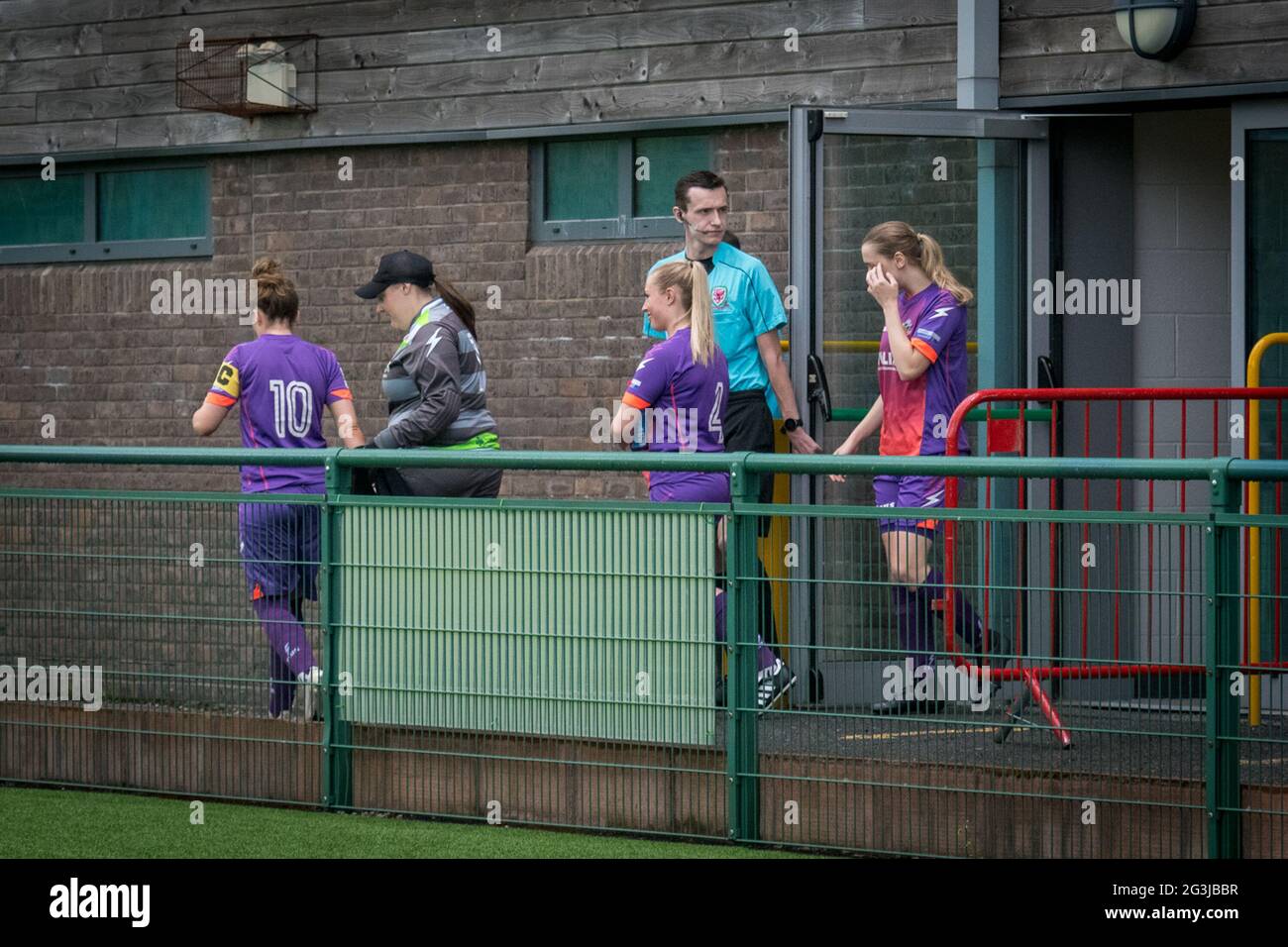 Ystrad Mynach, Wales 16. Mai 2021. Orchard Welsh Premier Women's League-Spiel zwischen den Damen des Cascade Youth Club und Abergavenny Women. Stockfoto