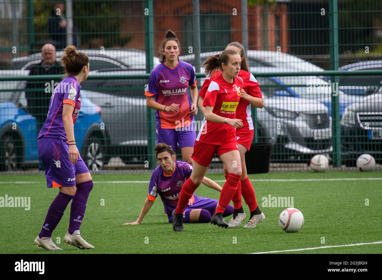 Ystrad Mynach, Wales 16. Mai 2021. Orchard Welsh Premier Women's League-Spiel zwischen den Damen des Cascade Youth Club und Abergavenny Women. Stockfoto