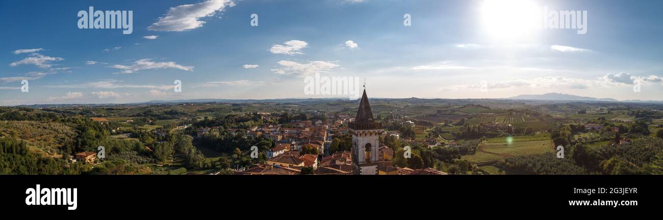 Panoramablick Auf Das Schloss Conti Guidi Stockfoto