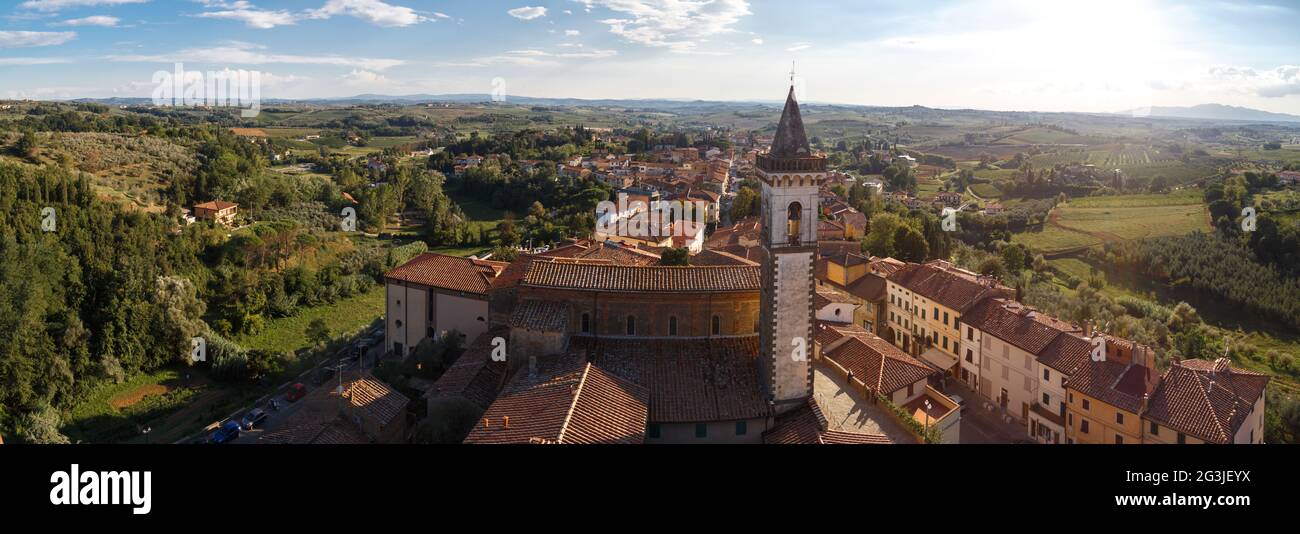 Panoramablick Auf Das Schloss Conti Guidi Stockfoto
