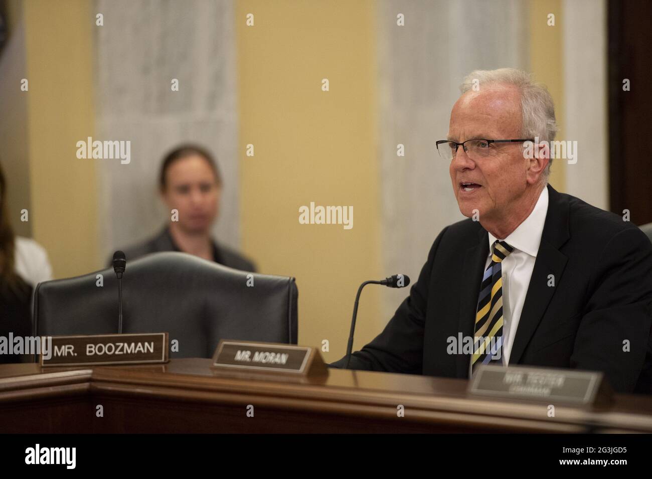 Washington, Usa. Juni 2021. Das ranghohe Mitglied des Senatsausschusses für Veteranenangelegenheiten, Senator Jerry Moran, R-KS, spricht am Mittwoch, den 16. Juni 2021, während einer Anhörung über das Budget des US-Bundesministeriums für Veteranenanangelegenheiten für das Geschäftsjahr 2022 in Washington, DC. Foto von Bonnie Cash/UPI. Kredit: UPI/Alamy Live Nachrichten Stockfoto