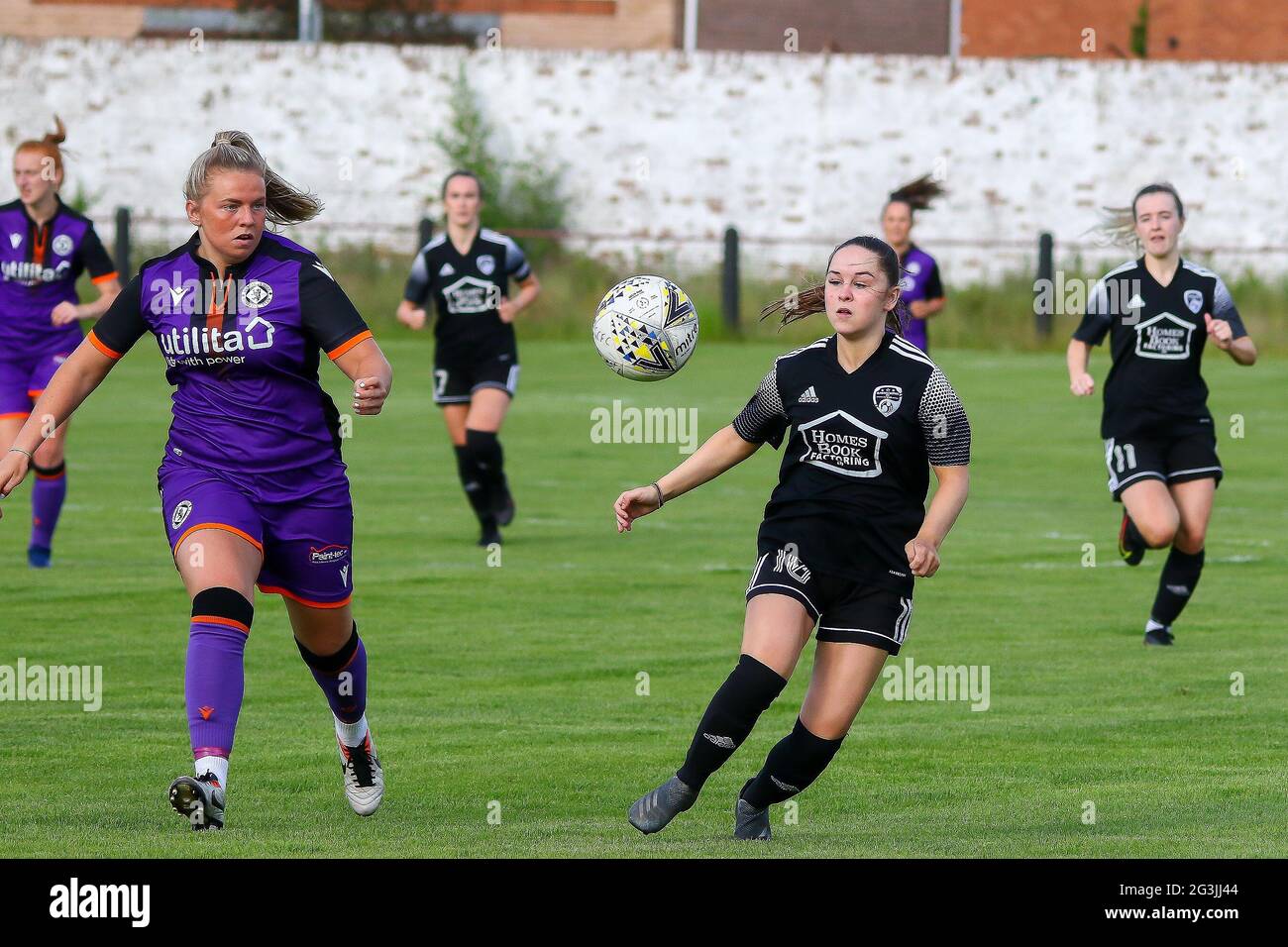 Shettleston, Glasgow, 16/06/2021 Aktion während der Scottish Building Society Scottish Women's Premier League 2 Fixture Glasgow Women FC vs Dundee United FC, Greenfield Park, Shettleston, Glasgow, 16/06/2021 Credit Colin Poultney www.Alamy.co.uk Stockfoto