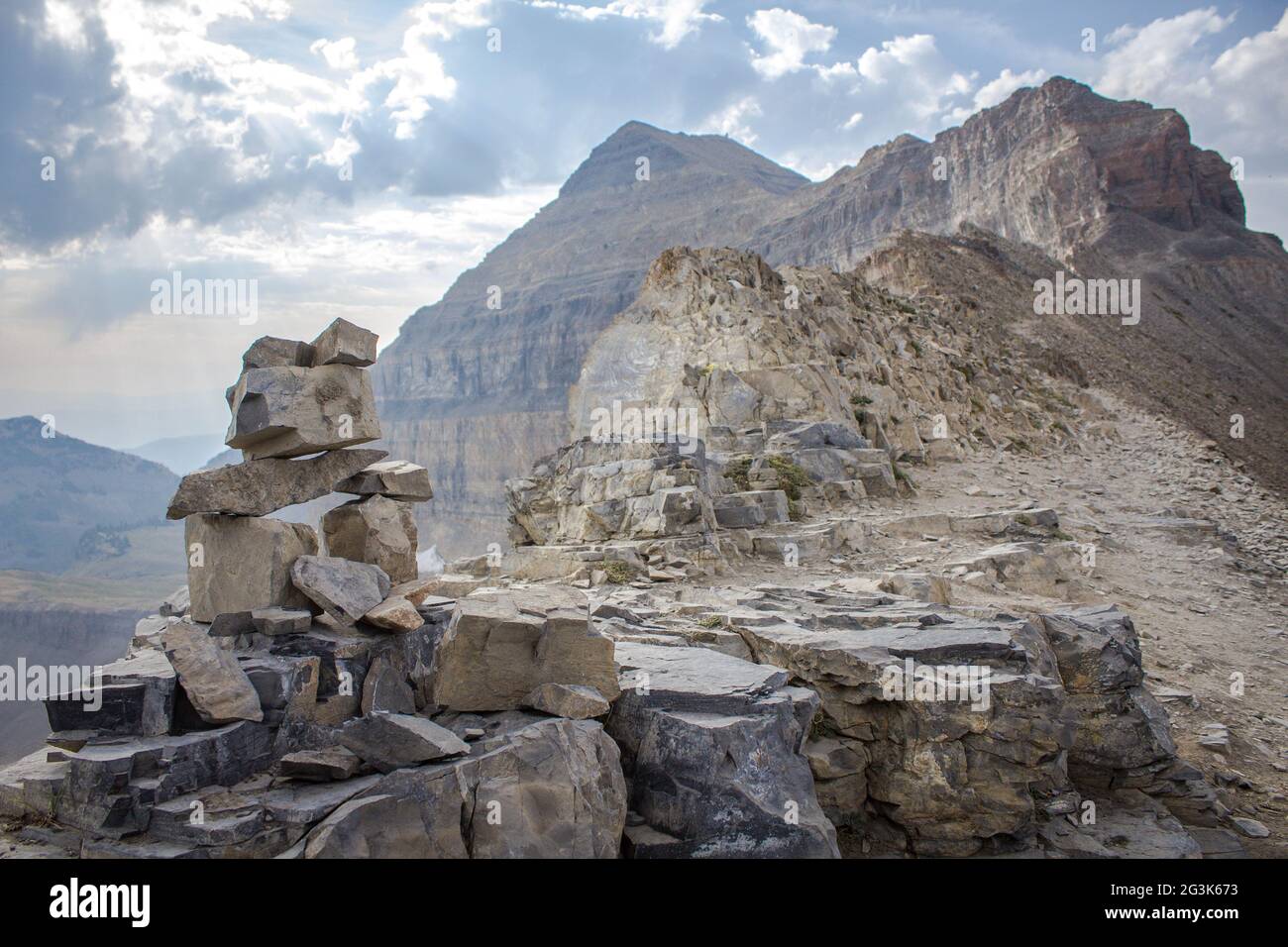 Cairn befindet sich in der Nähe des Gipfels des Mount Timpanagos in der Wasatch Range von Utah. Stockfoto