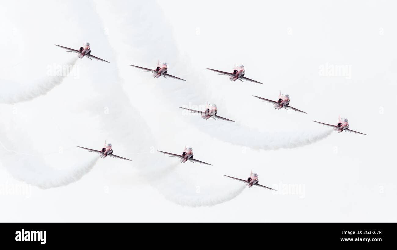 LEEUWARDEN, Niederlande - 10. Juni 2016: Royal Air Force Red Arrows Durchführung der niederländischen Luftwaffe Open House am 10. Juni 2016 bei Lee Stockfoto