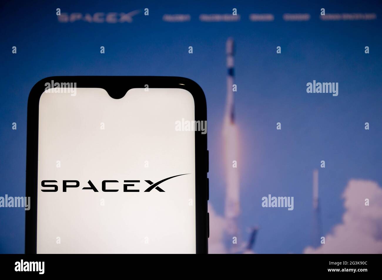 Brasilien. Juni 2021. In dieser Abbildung wird ein Logo von Space Exploration Technologies (SpaceX) auf einem Smartphone angezeigt. (Foto von Rafael Henrique/SOPA Images/Sipa USA) Quelle: SIPA USA/Alamy Live News Stockfoto