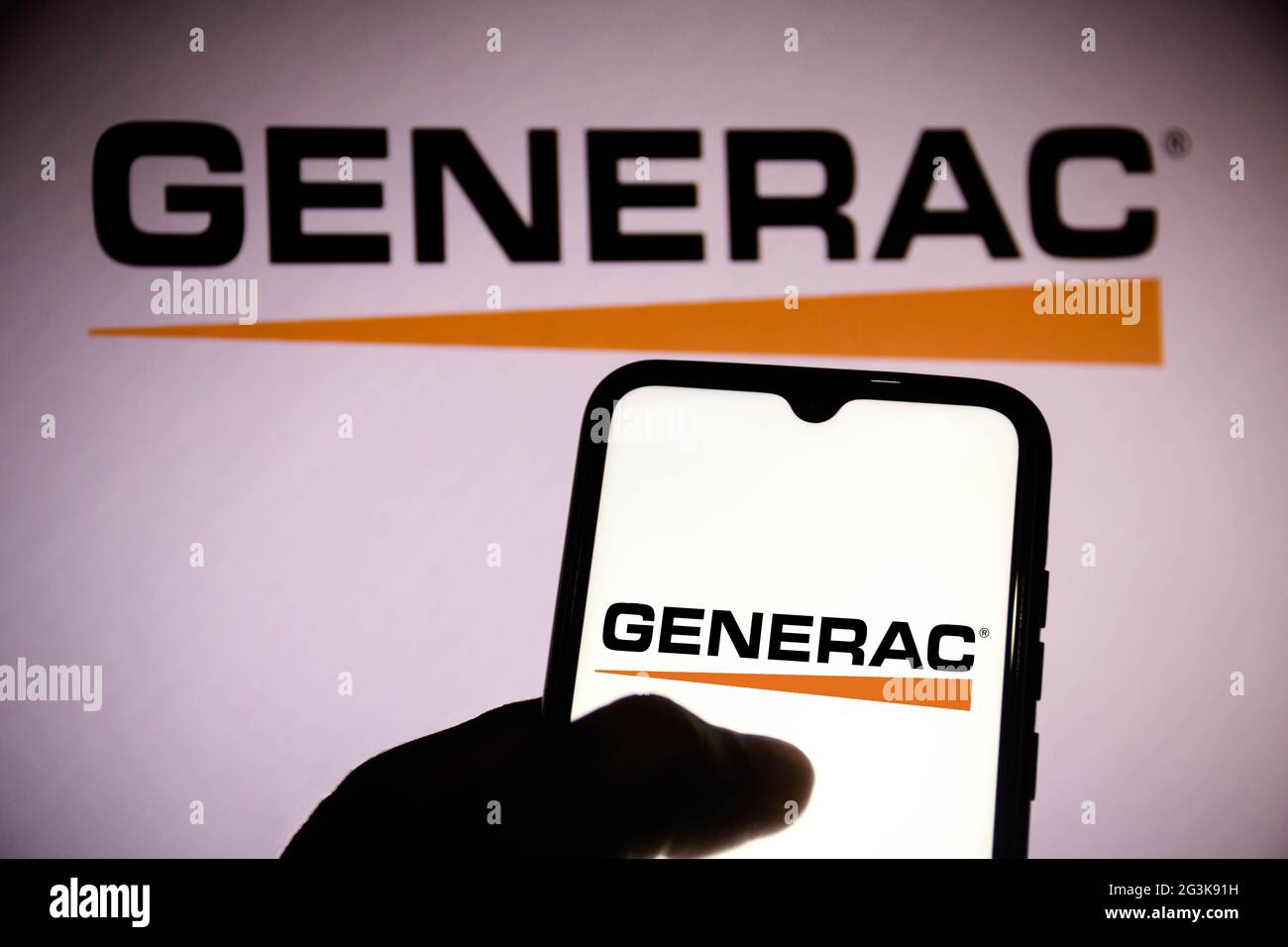 Brasilien. Juni 2021. In dieser Abbildung ist ein Logo von Generac Holdings Inc. (Generac) zu sehen, das auf einem Smartphone und im Hintergrund zu sehen ist. Kredit: Rafael Henrique/SOPA Images/ZUMA Wire/Alamy Live Nachrichten Stockfoto