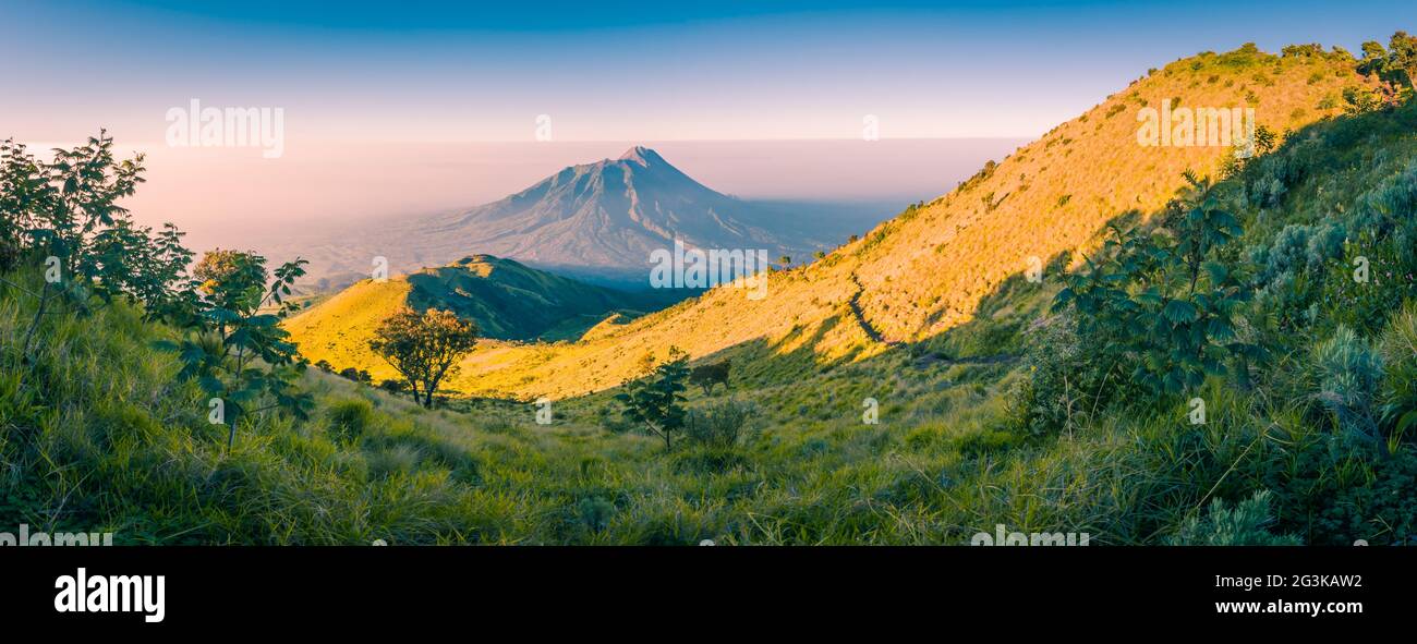 Wunderschöner Mount Merbabu Stockfoto
