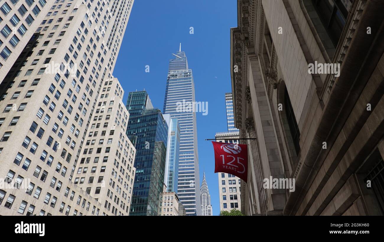 One Vanderbilt steigt dramatisch in die kultige Skyline von New York City ein. Stockfoto