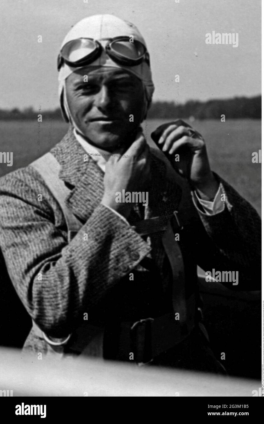 Transport / Transport, Luftfahrt, persönlich, ein Pilot bindet seine Fliegerkappe, Deutschland, 1930er Jahre, nur ZUR REDAKTIONELLEN VERWENDUNG Stockfoto