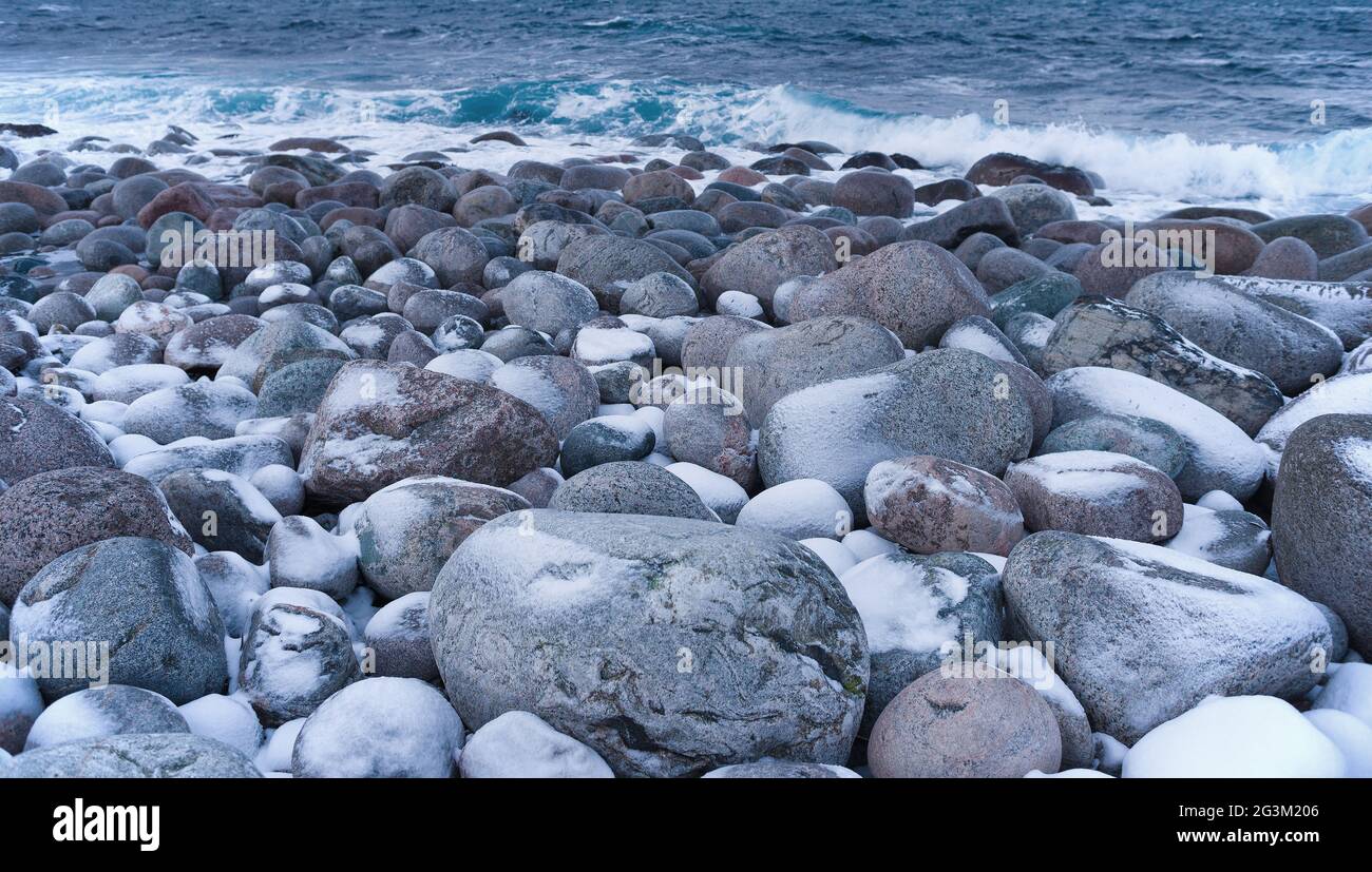 Am Ufer der Barentssee. In der Nähe von Teriberka, Murmansk Region. Russland Stockfoto