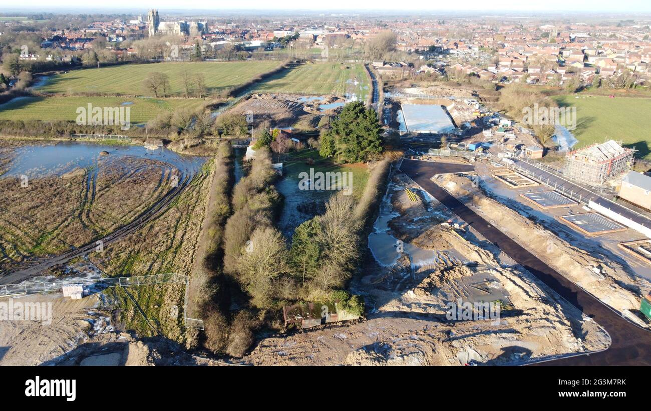 Luftaufnahme der Baustellenentwicklung für neue Wohngebäude, Minster Way, Beverley, East Riding of Yorkshire, England, Großbritannien, Dezember 2020 Stockfoto