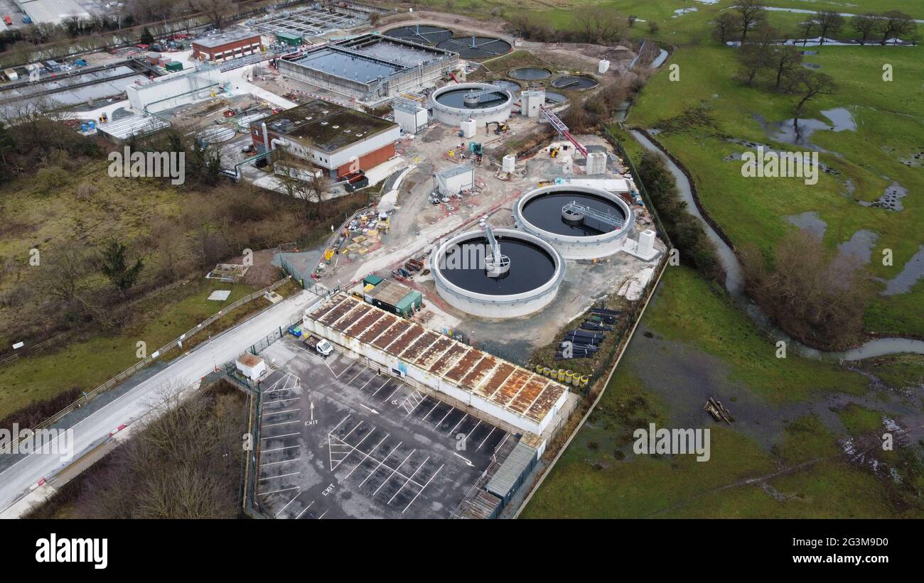 Luftaufnahme von New Yorkshire Water Waste Treatment Works, Waterside Road, Beverley, East Riding of Yorkshire, England, Großbritannien, Januar 2021 Stockfoto