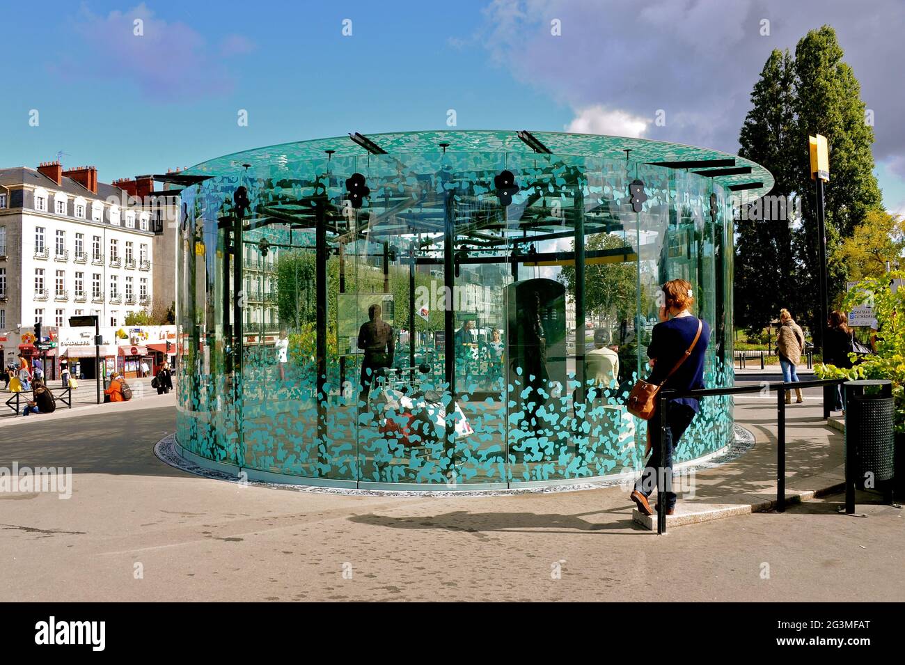 FRANKREICH, LOIRE-ATLANTIQUE (44), NANTES, GRÜNE EUROPÄISCHE HAUPTSTADT 2013, BUS- UND STRASSENBAHNHALTESTELLE Stockfoto