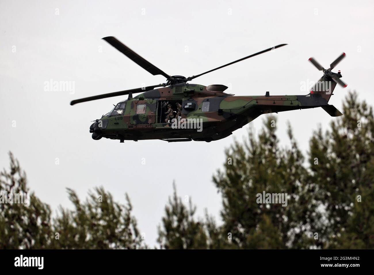 Le Castellet, Frankreich. Juni 2021. Rundflug-Atmosphäre - Armee-Hubschrauber. 17.06.2021. Formel-1-Weltmeisterschaft, Rd 7, Großer Preis Von Frankreich, Paul Ricard, Frankreich, Tag Der Vorbereitung. Bildnachweis sollte lauten: XPB/Press Association Images. Quelle: XPB Images Ltd/Alamy Live News Stockfoto