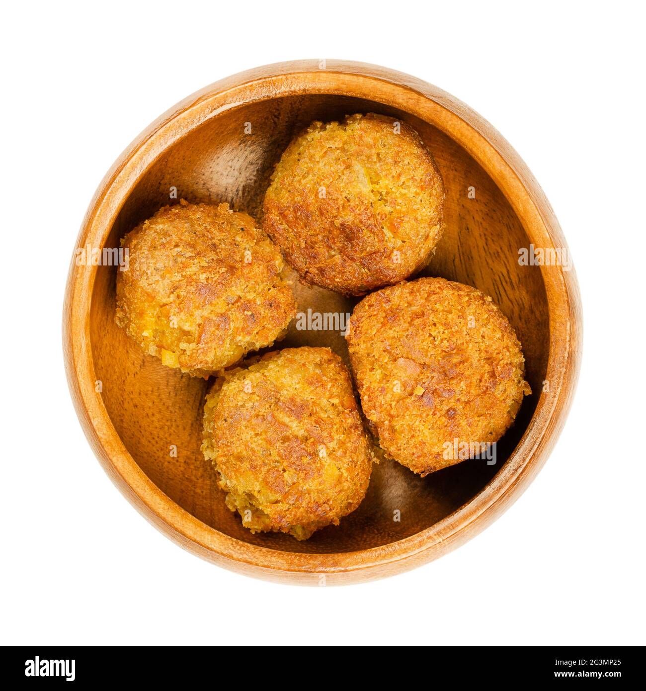 Gebratene vegane Falafel-Kugeln, in einer Holzschale. Gruppe von kugelförmigen Krabben, basierend auf Kichererbsen und Reis, einem traditionellen nahöstlichen Essen. Stockfoto