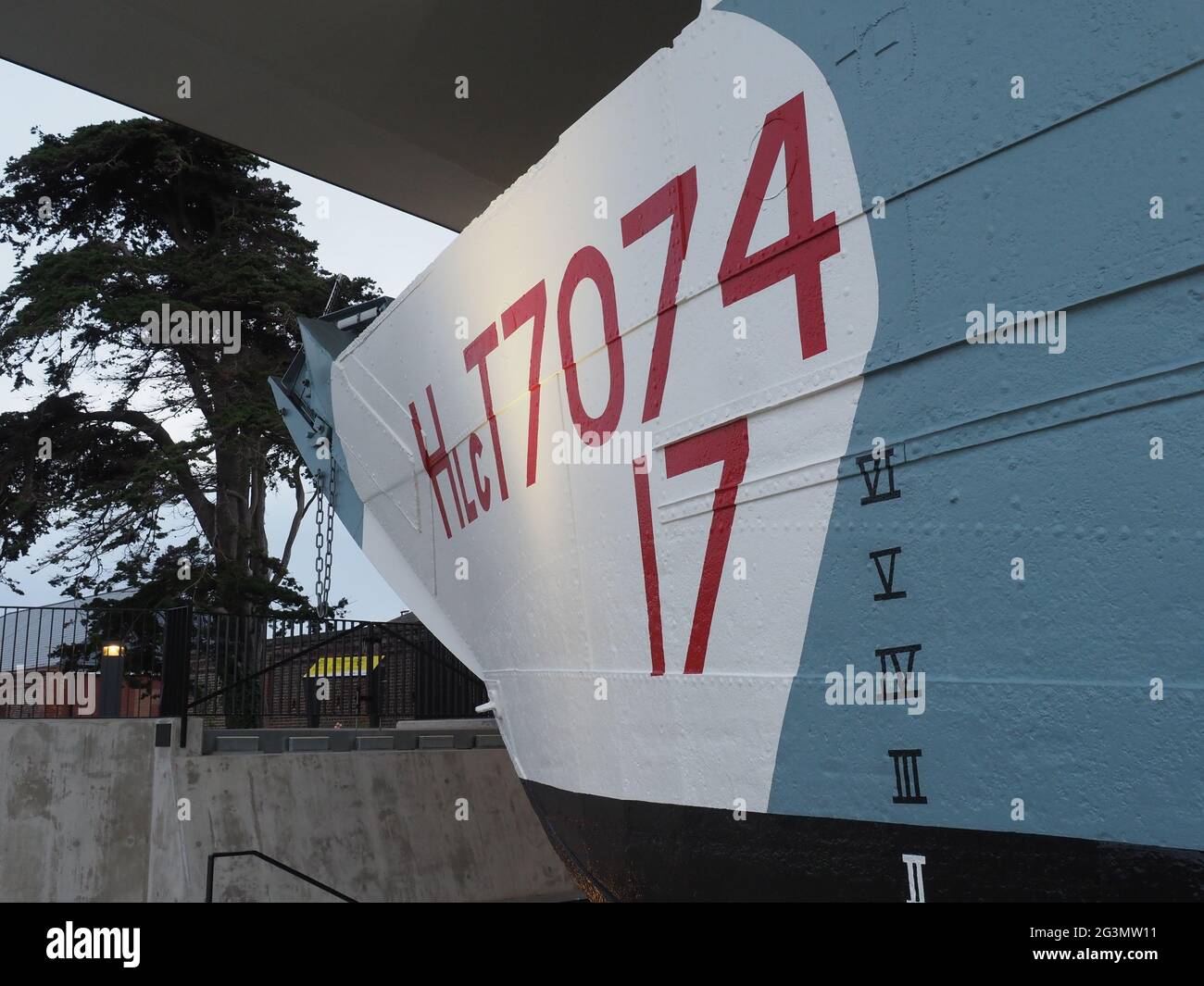 LCT 7074 im D Day Museum in Southsea, Portsmouth. LCT 7074 ist der letzte überlebende Landing Craft Tank in Großbritannien und wurde bei den D Day Landungen eingesetzt Stockfoto