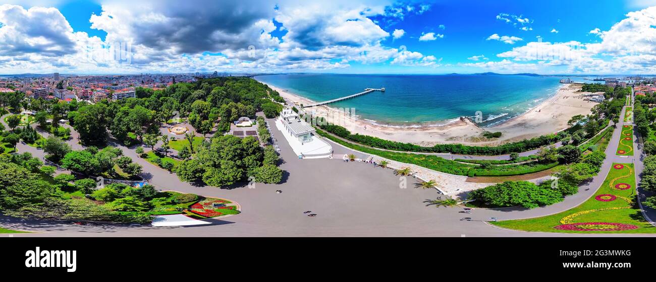 Schöner 360 Grad Panoramablick auf die Bucht von Burgas und den Burgas Sea Garden, Bulgarien. Stockfoto