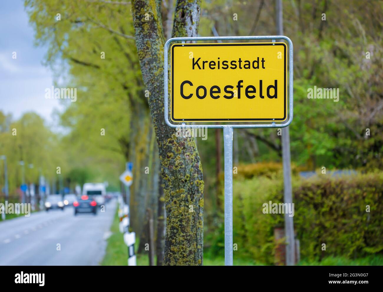 '04.05.2021, Coesfeld, Nordrhein-Westfalen, Deutschland - Ortsname Zeichen in Zeiten der Corona-Pandemie beginnt der Coesfeld-Kreis als Modellregion i Stockfoto