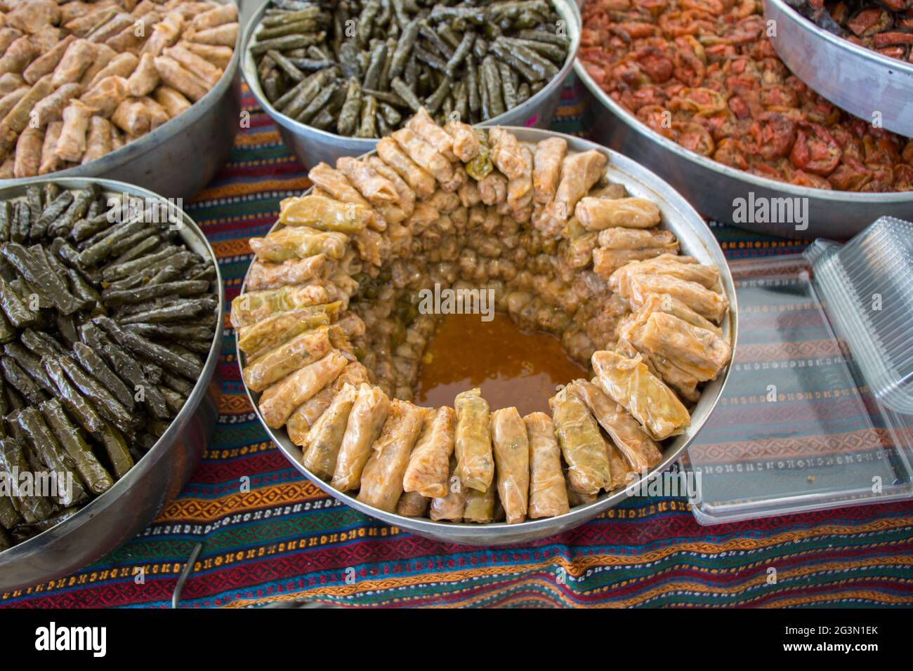 Türkische Küche mit traditionellen Gerichten Stockfoto