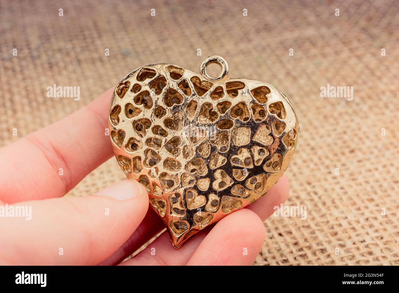 In Herzform Farbe gold metall Objekt Stockfoto