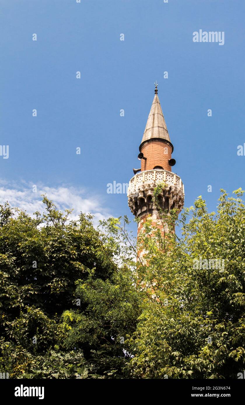Minarett osmanischer Moscheen im Blick Stockfoto