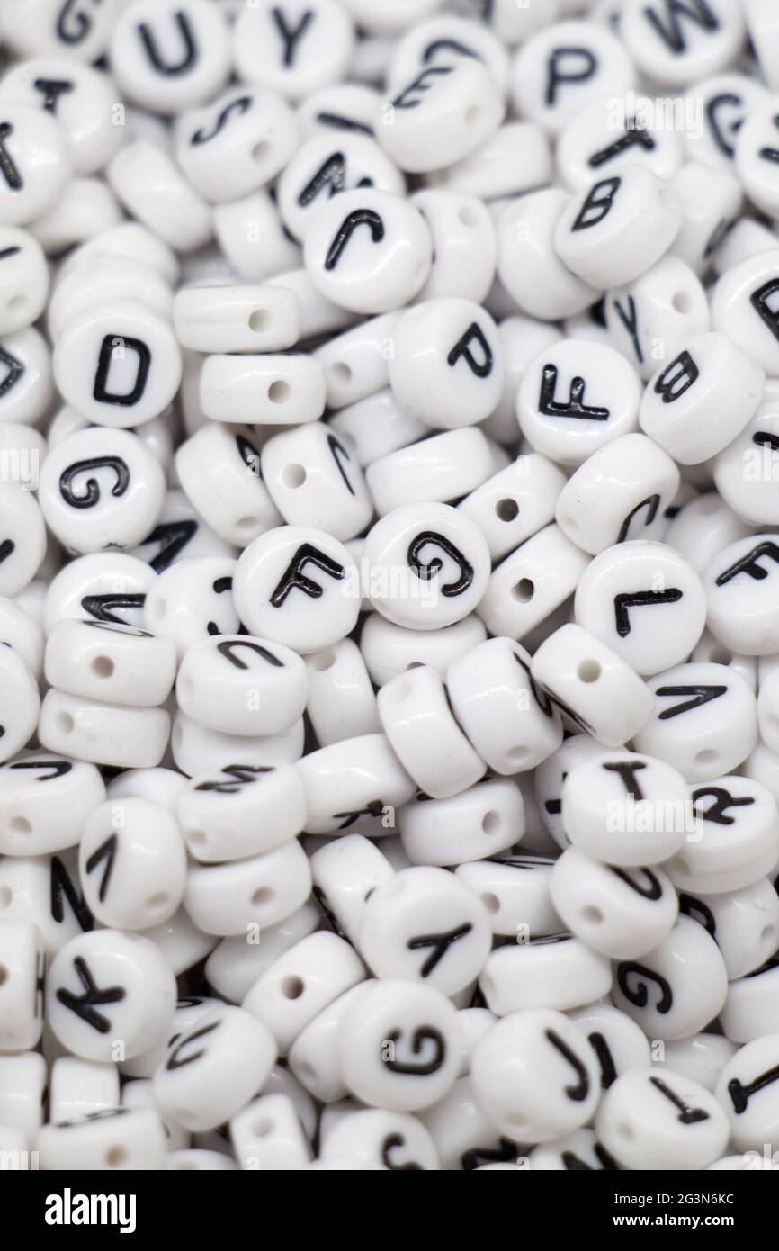 Bunte Buchstabenwürfel im Alphabet Stockfoto