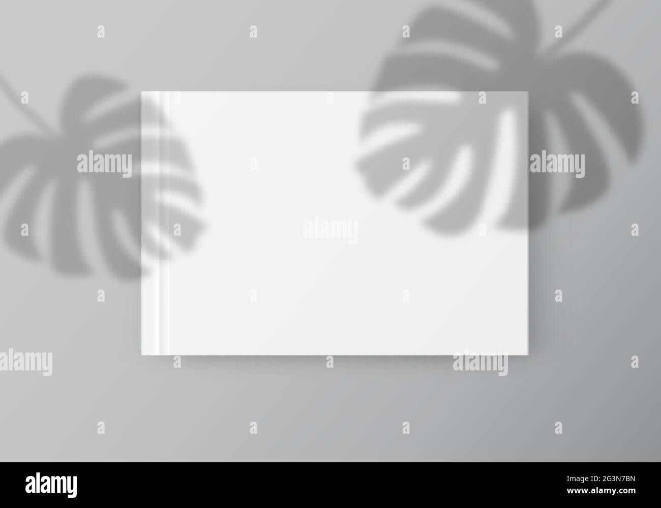 Weißes Blatt Papier mit tropischen Blättern überlagern Schatten. Flyer, Postkarte, Poster, Briefkopf, Social-Media-Postvorlage Stock Vektor