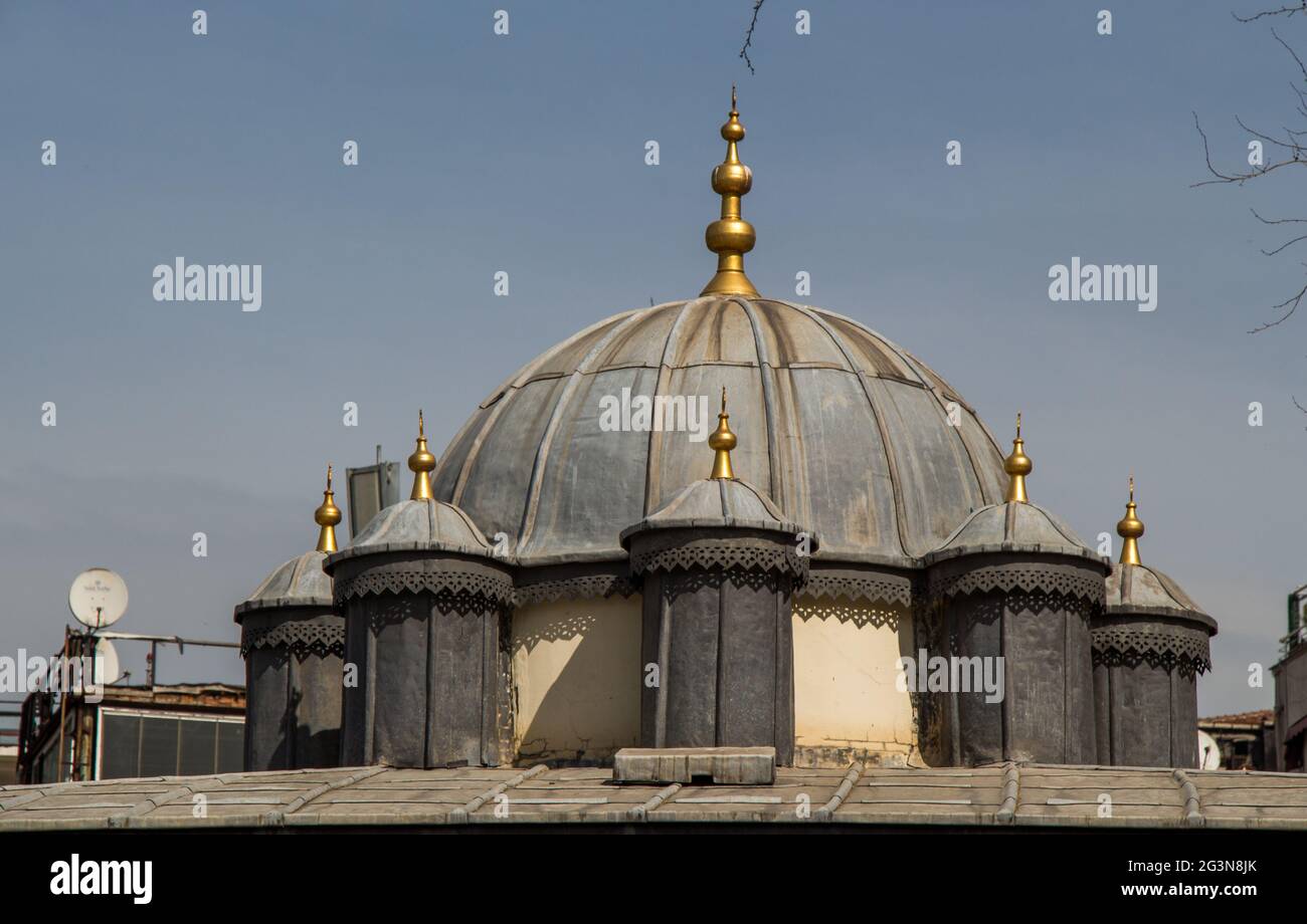 Außenansicht der Kuppel in osmanischer Architektur Stockfoto