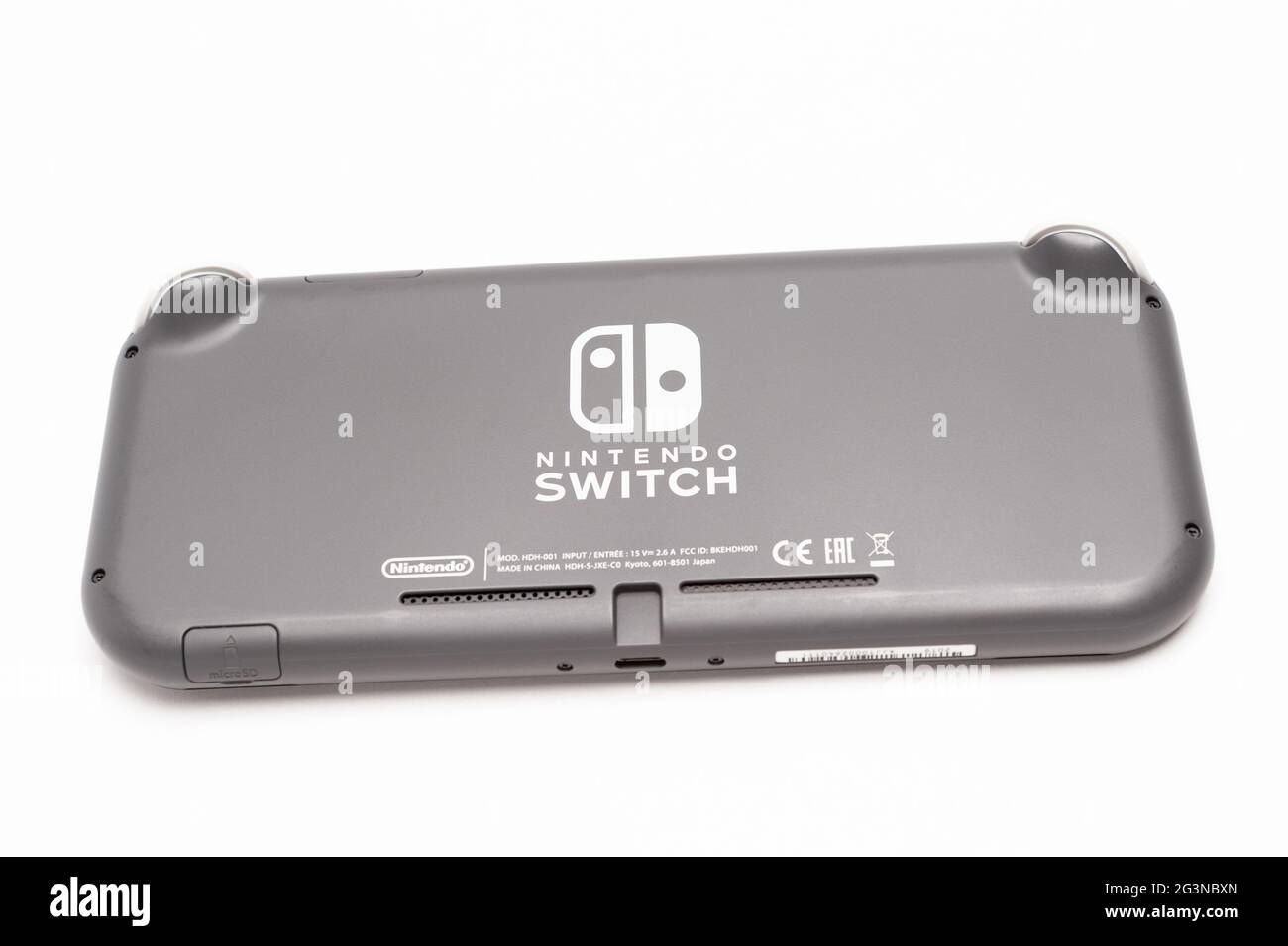 Fuji City, Shizuoka Ken, Japan - 23. Mai 2021: Nintendo Switch Lite Konsole Grau. Isoliert auf weißem Hintergrund. Rückansicht. Stockfoto